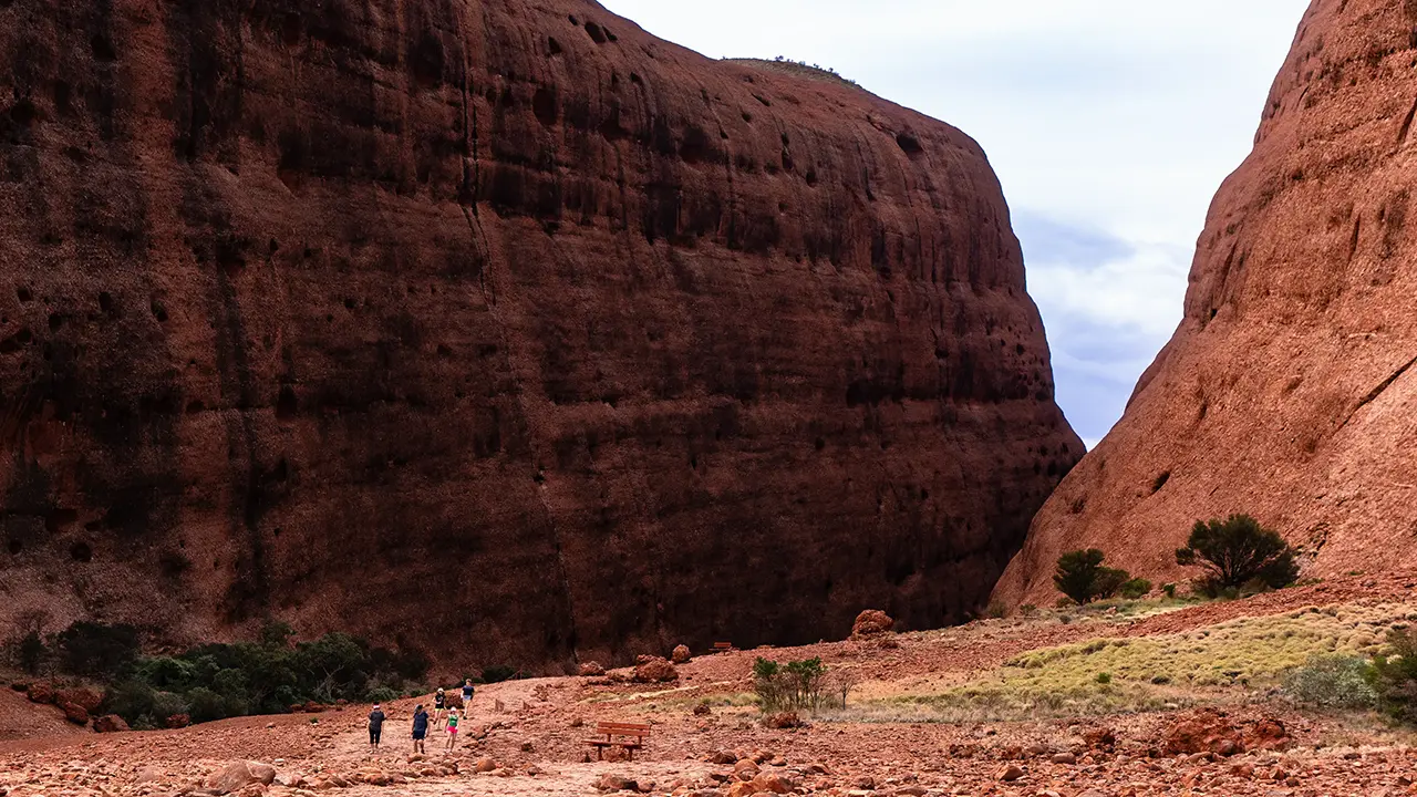 Kata Tjuta Waḻpa Gorge
